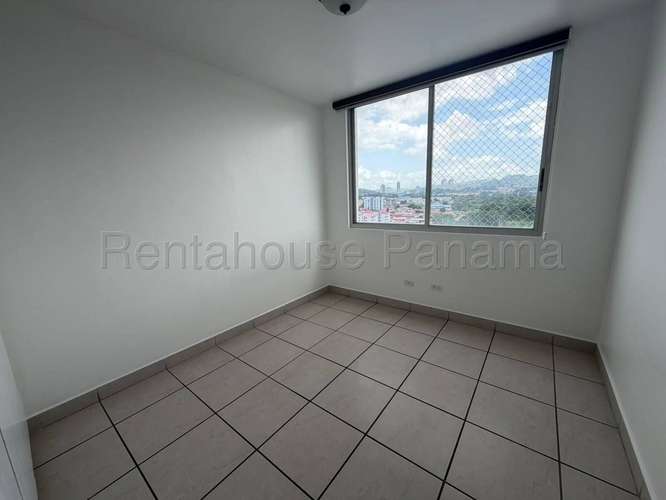 Alquiler de apartamento en PH Lefevre 75, con linea blanca 27LGG2424 