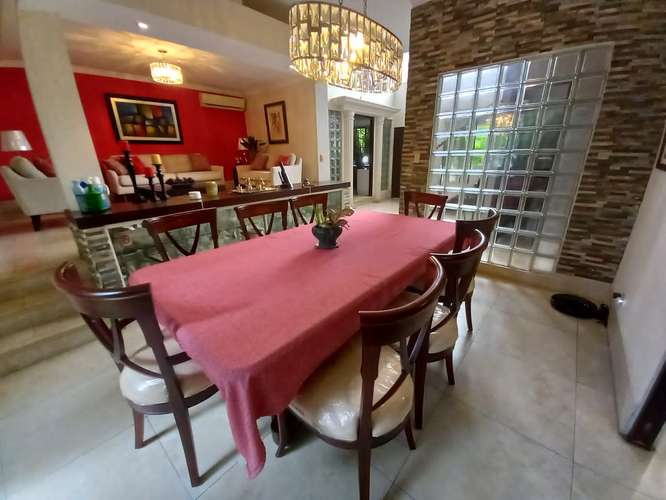 Las Cumbres. 504mts 3r 2.5b patio den $285,000.00neg