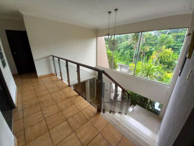 Las Cumbres. 504mts 3r 2.5b patio den $285,000.00neg