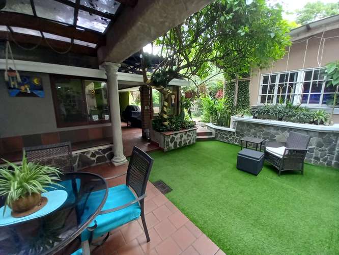 Las Cumbres. 504mts 3r 2.5b patio den $285,000.00neg