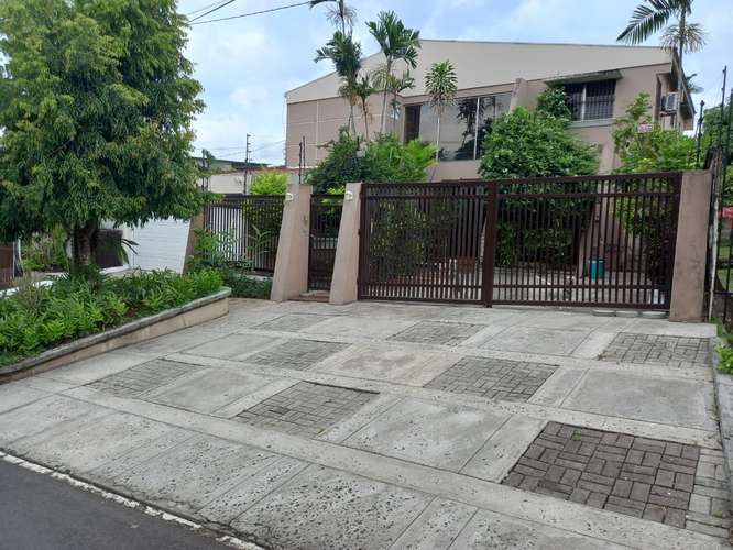Las Cumbres. 504mts 3r 2.5b patio den $285,000.00neg