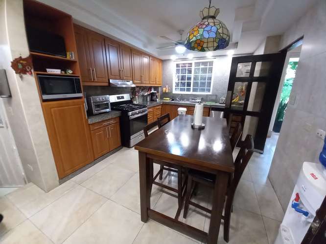 Las Cumbres. 504mts 3r 2.5b patio den $285,000.00neg