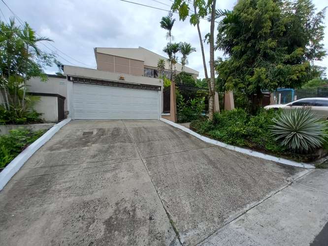 Las Cumbres. 504mts 3r 2.5b patio den $285,000.00neg