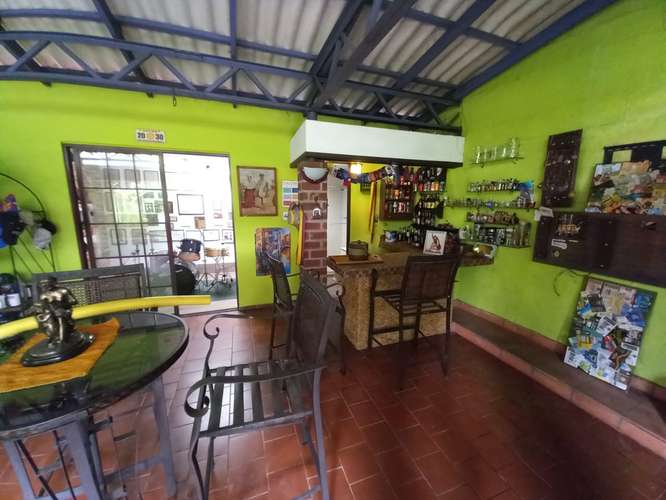 Las Cumbres. 504mts 3r 2.5b patio den $285,000.00neg