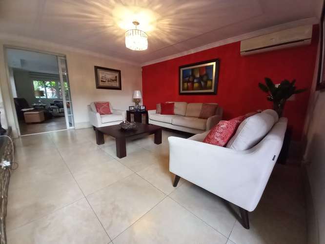 Las Cumbres. 504mts 3r 2.5b patio den $285,000.00neg