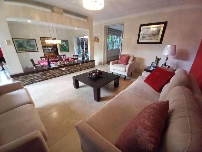 Las Cumbres. 504mts 3r 2.5b patio den $285,000.00neg