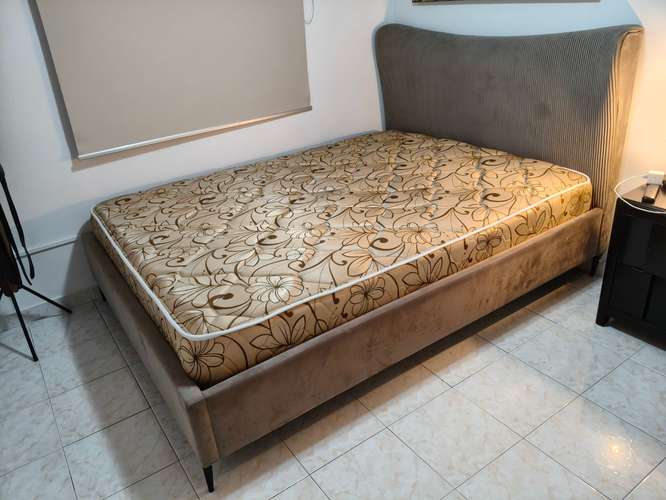 Vendo cama queen con colchón excelente estado  - Imagen 2