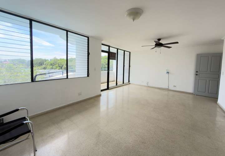 Alquilo apartamento en El Dorado, 3 recamaras, 120m2, vacío, no Linea blanca, con balcón.