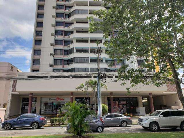 Alquilo apartamento en El Dorado, 3 recamaras, 120m2, vacío, no Linea blanca, con balcón.