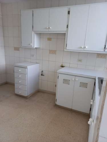 Alquilo apartamento en El Dorado, 3 recamaras, 120m2, vacío, no Linea blanca, con balcón.