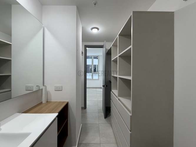 Apartamento de 2 Recámaras en Renta en El Cangrejo, Ciudad de Panamá – 79.76 m² con Piscina y Gimnasio