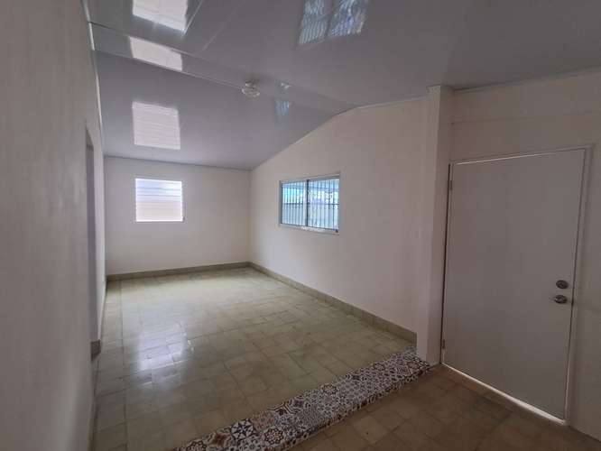 Se vende Casa de 305 m² con 3 dormitorios y terraza en Villa Cáceres, Betania - Imagen 2