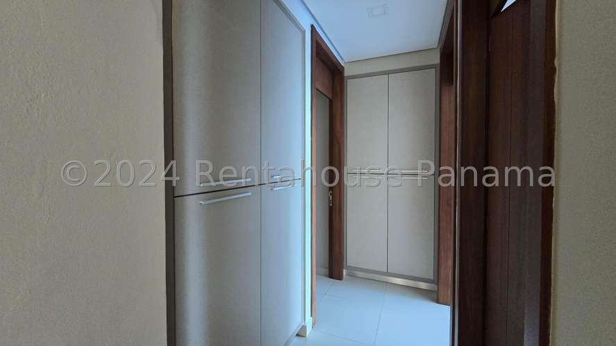 Se Vende Apartamento en Marbella LA27-3031