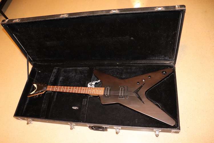 Vendo guitarra Dean ML X 