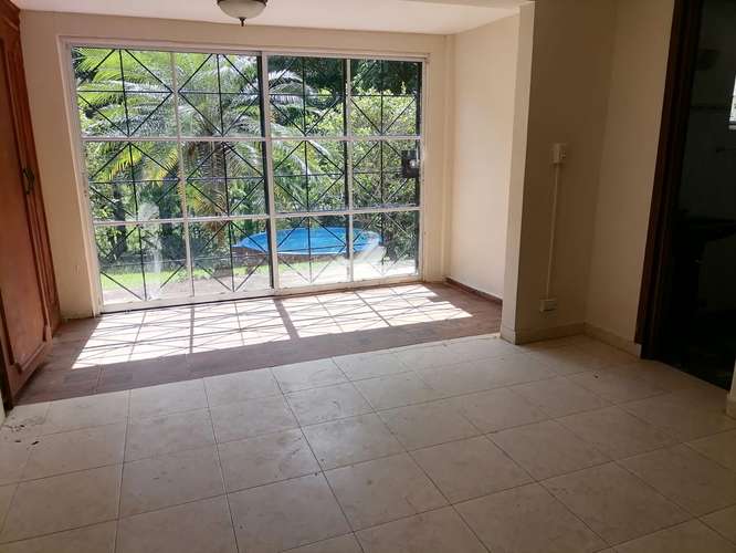NC90 SE VENDE AMPLIA Y ESPECTACULAR CASA ADOSADA CON PISCINA EN ALBROOK - Imagen 2