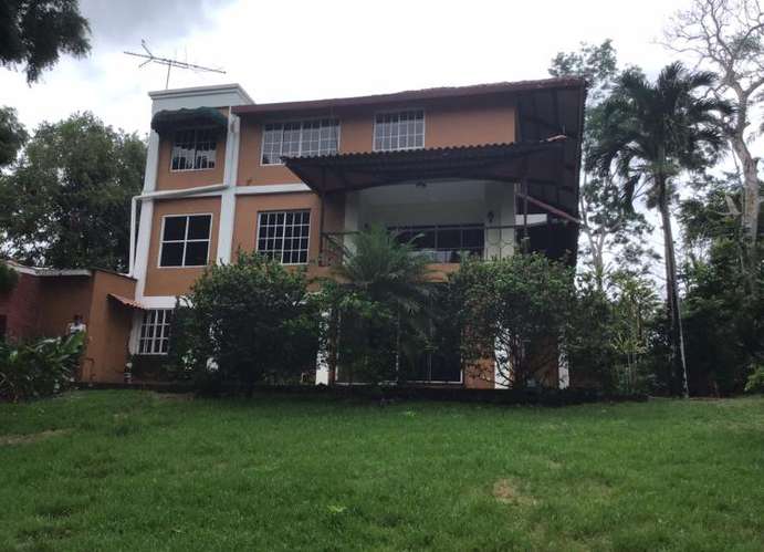 NC90 SE VENDE AMPLIA Y ESPECTACULAR CASA ADOSADA CON PISCINA EN ALBROOK