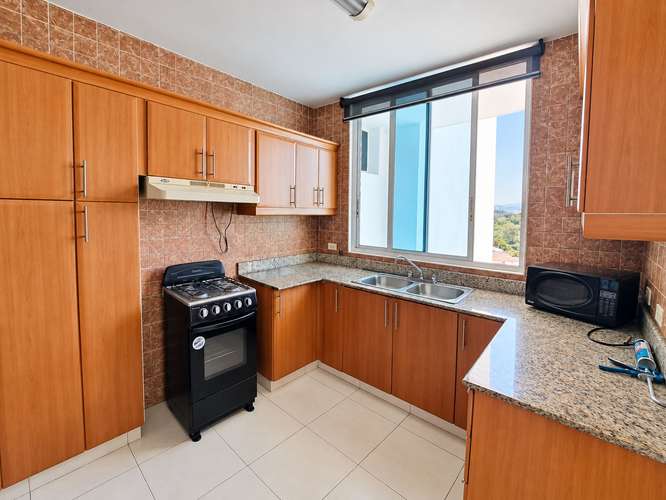 APARTAMENTO AMOBLADO EN ALQUILER EN PH MONT ROYAL EL CANGREJO – 135 m² VV