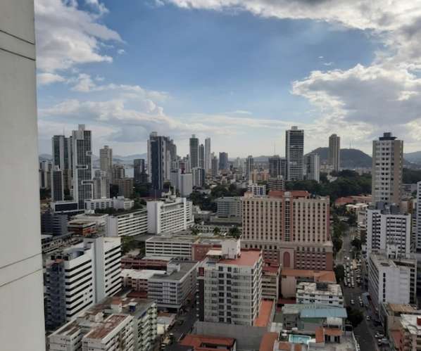 Apartamento en El Cangrejo I con balcon y ubicación premium