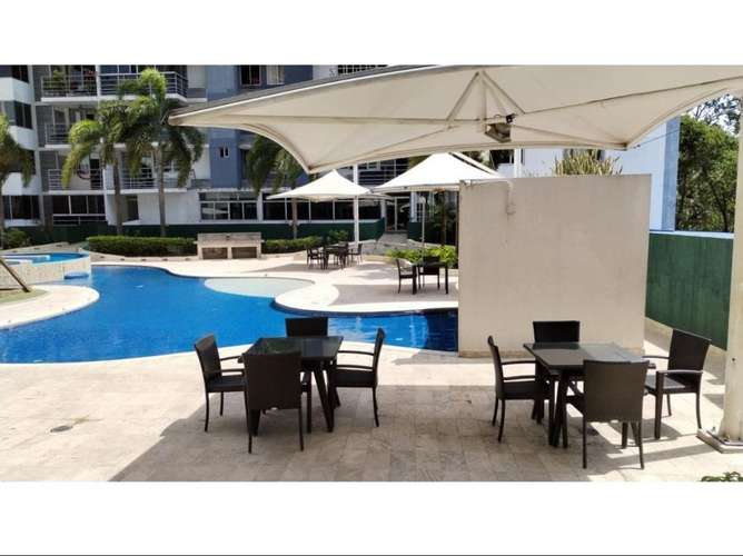 ALQUILER $900 | APARTAMENTO AMOBLADO DE 100 M², 2 RECÁMARAS, BALCÓN Y PISCINA – CERCA DEL METRO