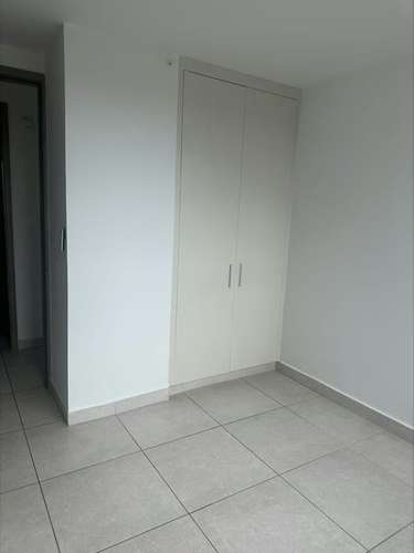 C400J SE ALQUILA AMPLIO APARTAMENTO CON LINEA BLANCA EN CONDADO DEL REY - Imagen 9
