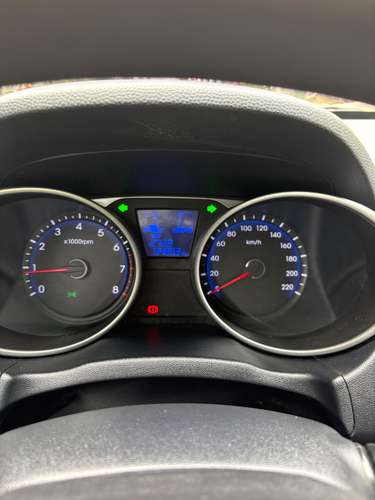 Hyundai Tucson Manual 80 mil km único dueño  - Imagen 9