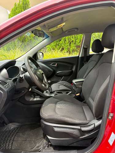Hyundai Tucson Manual 80 mil km único dueño  - Imagen 3