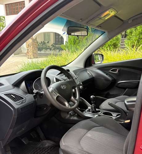 Hyundai Tucson Manual 80 mil km único dueño  - Imagen 8
