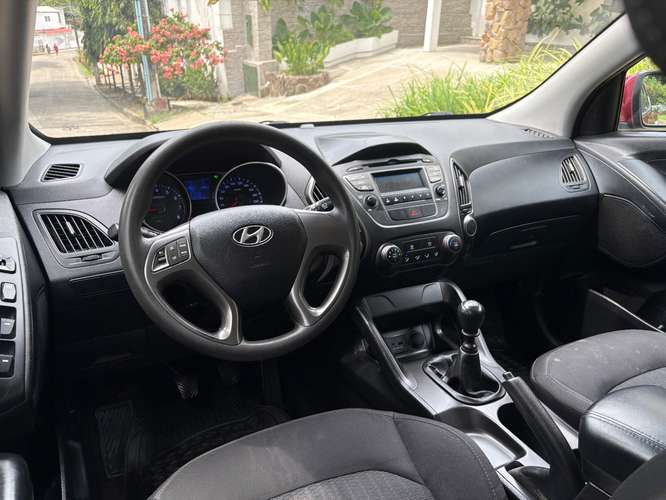 Hyundai Tucson Manual 80 mil km único dueño  - Imagen 10