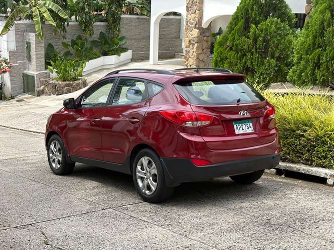 Hyundai Tucson Manual 80 mil km único dueño  - Imagen 6