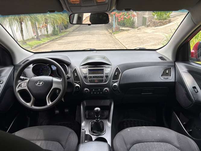 Hyundai Tucson Manual 80 mil km único dueño  - Imagen 11