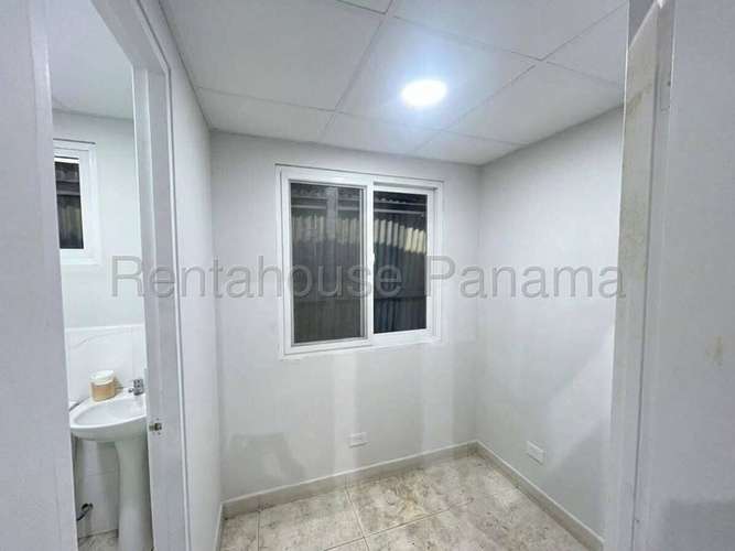 Amplia galera de 1306 m² con 4 estacionamientos en alquiler en Betania