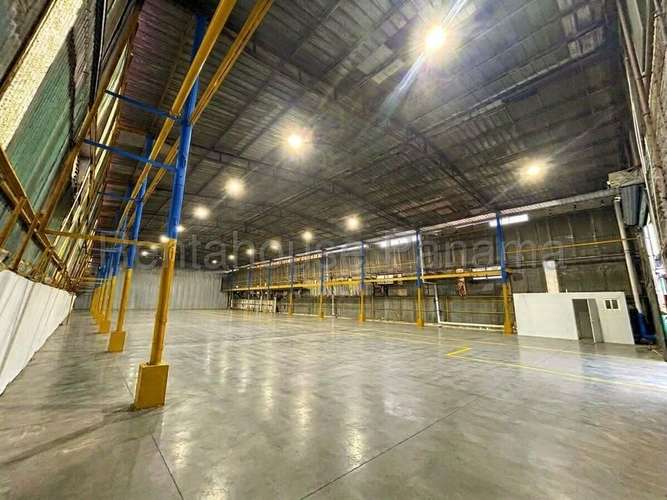 Amplia galera de 1306 m² con 4 estacionamientos en alquiler en Betania