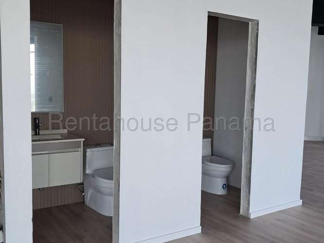 Oficina en venta en Calle 50: 156 m² con 7 estacionamientos y seguridad 24 horas