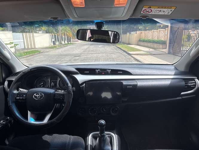 Toyota Hilux 2023 4x4 - Imagen 10