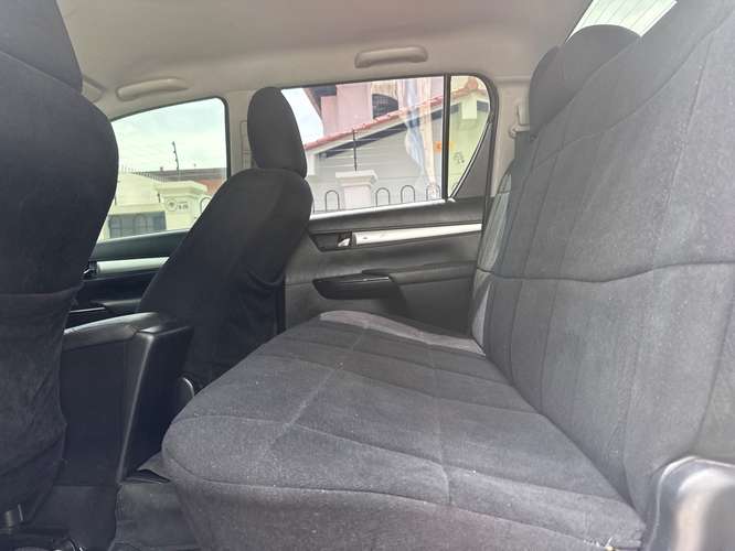 Toyota Hilux 2023 4x4 - Imagen 6