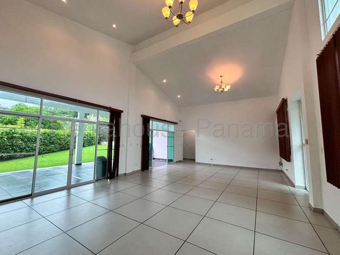 Casa moderna de 3 dormitorios con vista a las montañas en Club del Golf, Brisas del Golf  - Imagen 10