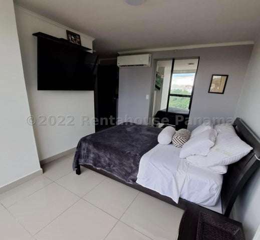 Alquiler de apartamento amoblado en PH Condado Country Club, Condado del Rey IH27-3015 