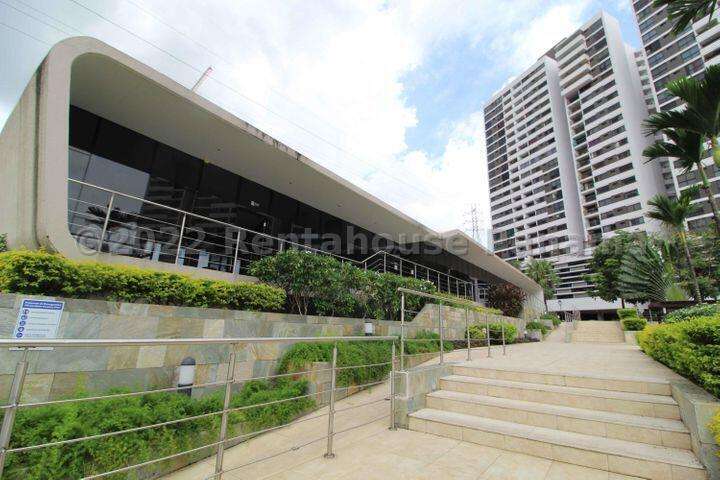 Alquiler de apartamento amoblado en PH Condado Country Club, Condado del Rey IH27-3015 