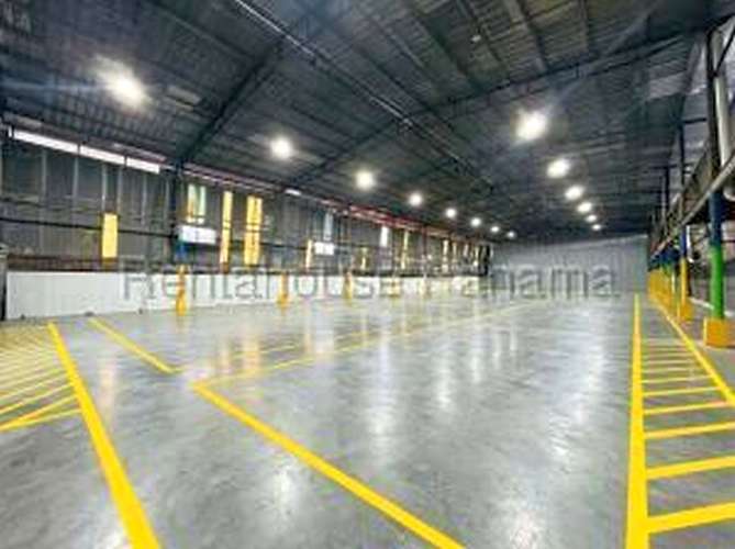27-2996RGG Los Ángeles, Bethania: Galera alquiler 1,306 m² Despejada, almacén, distribución, pequeña industria.