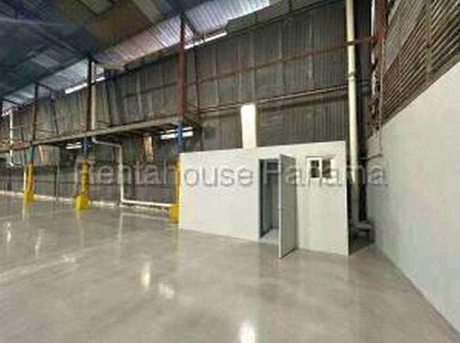 27-2996RGG Los Ángeles, Bethania: Galera alquiler 1,306 m² Despejada, almacén, distribución, pequeña industria.