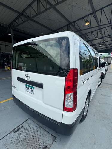 TOYOTA HIACE BUS 2024 - Imagen 5