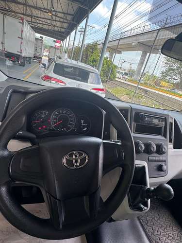 TOYOTA HIACE BUS 2024 - Imagen 7