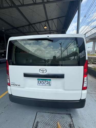 TOYOTA HIACE BUS 2024 - Imagen 2