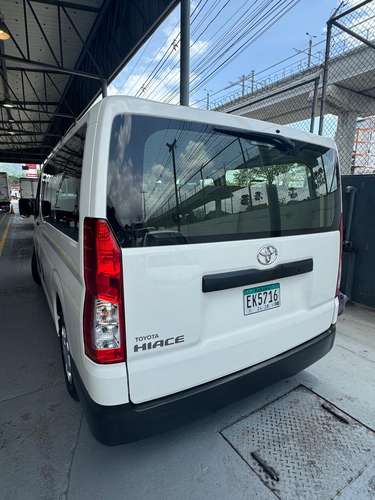 TOYOTA HIACE BUS 2024 - Imagen 4