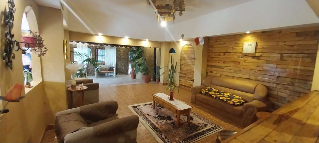 Casa y Local Comercial en Volcán, Tierras Altas, Chiriquí
