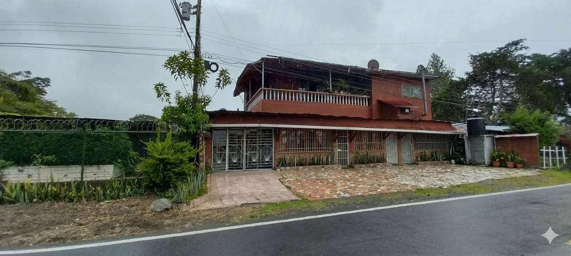 Casa y Local Comercial en Volcán, Tierras Altas, Chiriquí