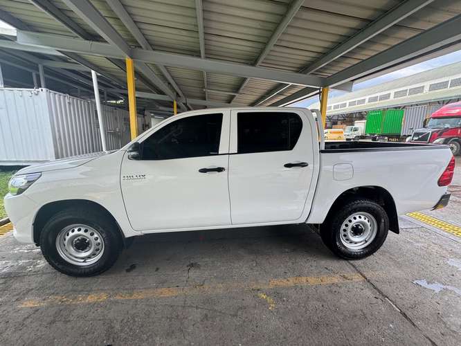 TOYOTA HILUX 2025 - Imagen 2