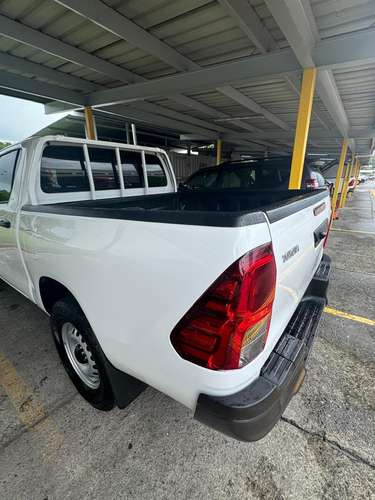 TOYOTA HILUX 2025 - Imagen 4