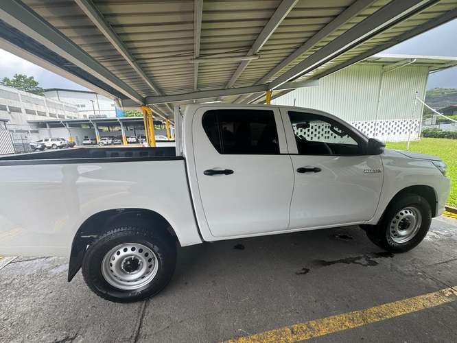 TOYOTA HILUX 2025 - Imagen 6