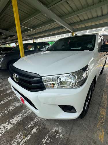 TOYOTA HILUX 2025